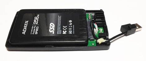 SSDをHDDケースにセット